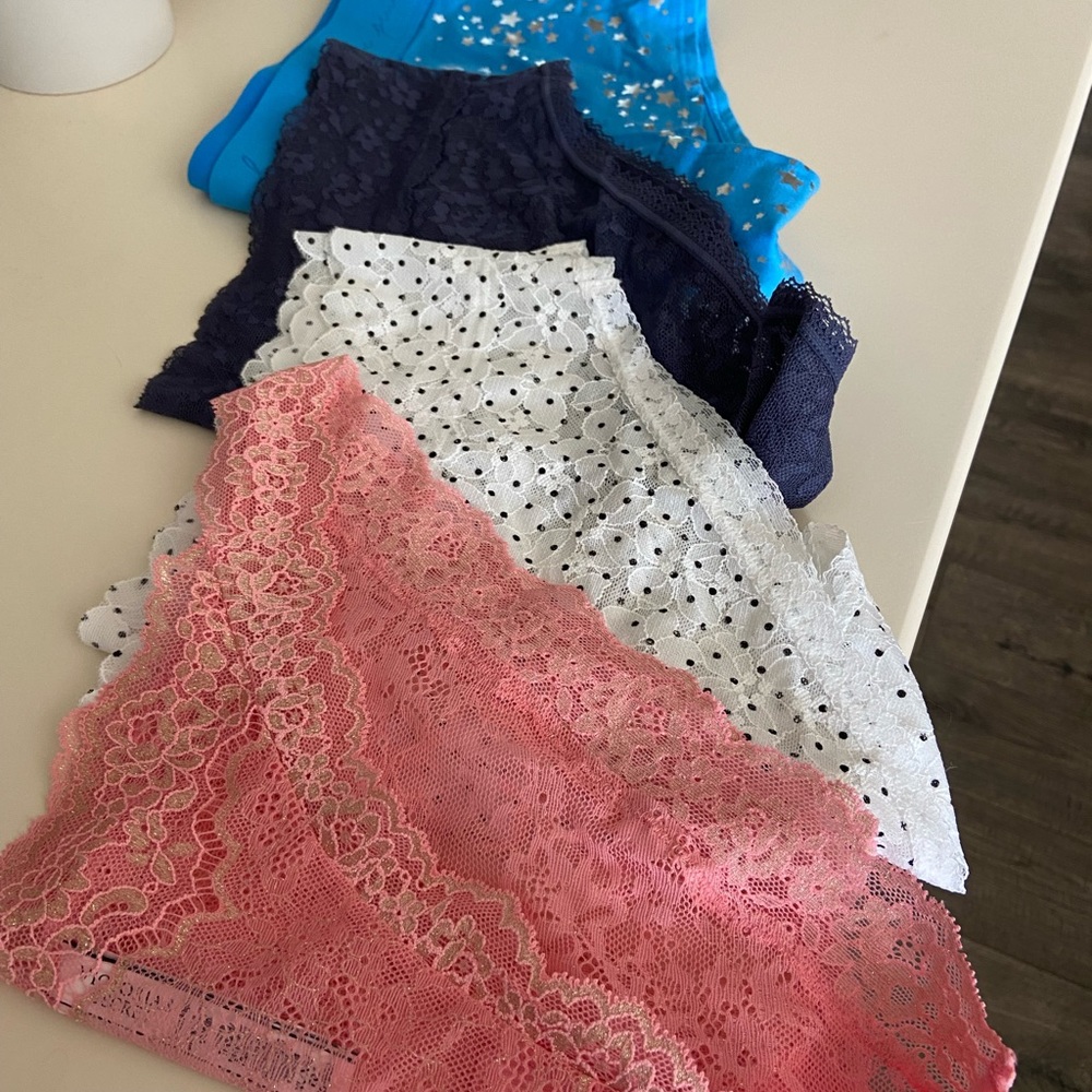 Bundle of 4 vs undies!!